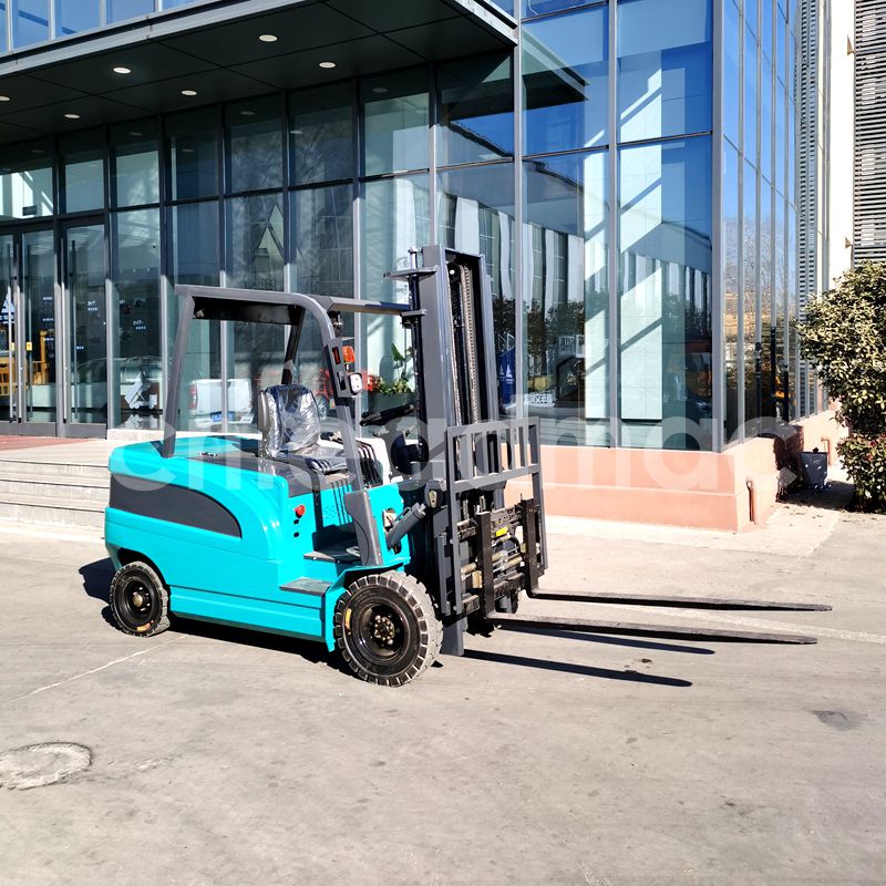 Эффективный и экологически чистый: 2-тонный электрический вилочный погрузчик лидирует в новой тенденции складирования и логистики