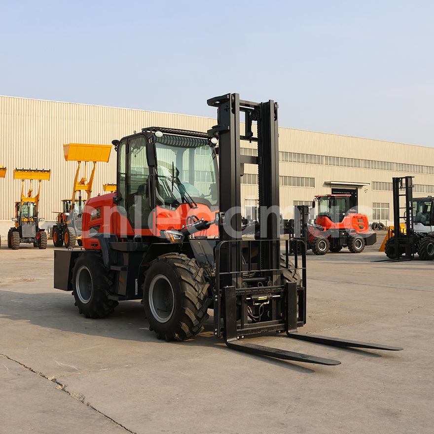 Новая серия вилочных погрузчиков повышенной проходимости-покоритель бездорожья