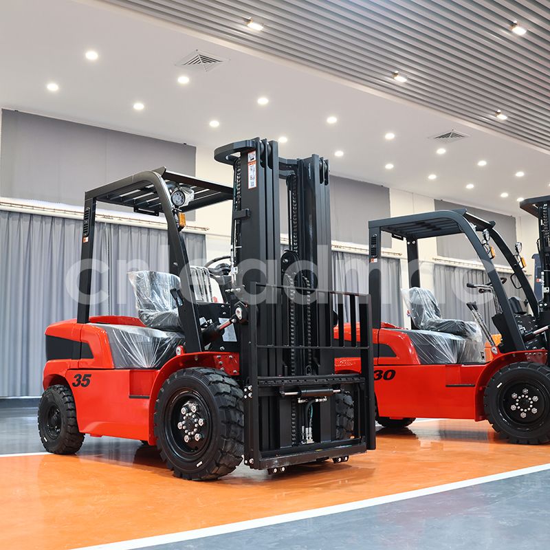 Вейчай дизельный погрузчик потрясающе вышел на рынок: LD-D35 оснащен 2,9-литровым двигателем с высокодавлением и общей топливной рампой, подходит для тяжелых условий эксплуатации в порта