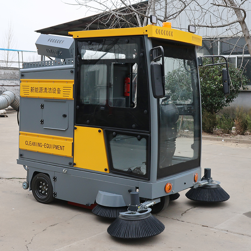 New energy sweeping vehicle