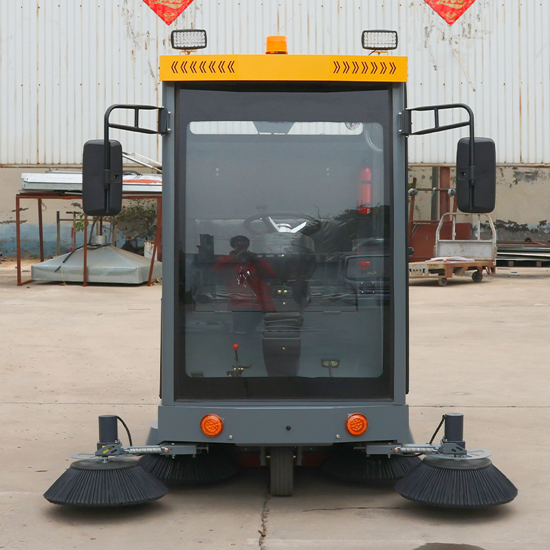 New energy sweeping vehicle